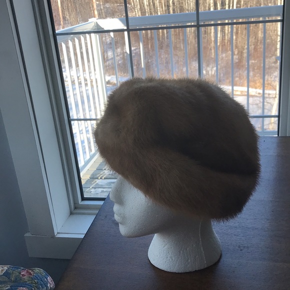 Beautiful vintage real fur hat - Picture 2 of 4